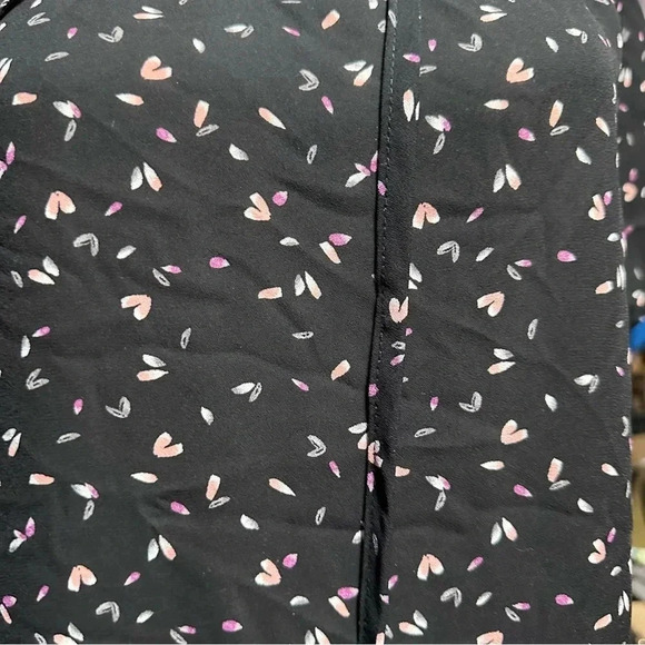 Croft & Barrow women's 1X black with pink sheer hearts short sleeve blouse - Picture 5 of 5